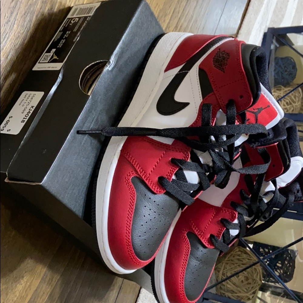 Air Jordan 1s Mid